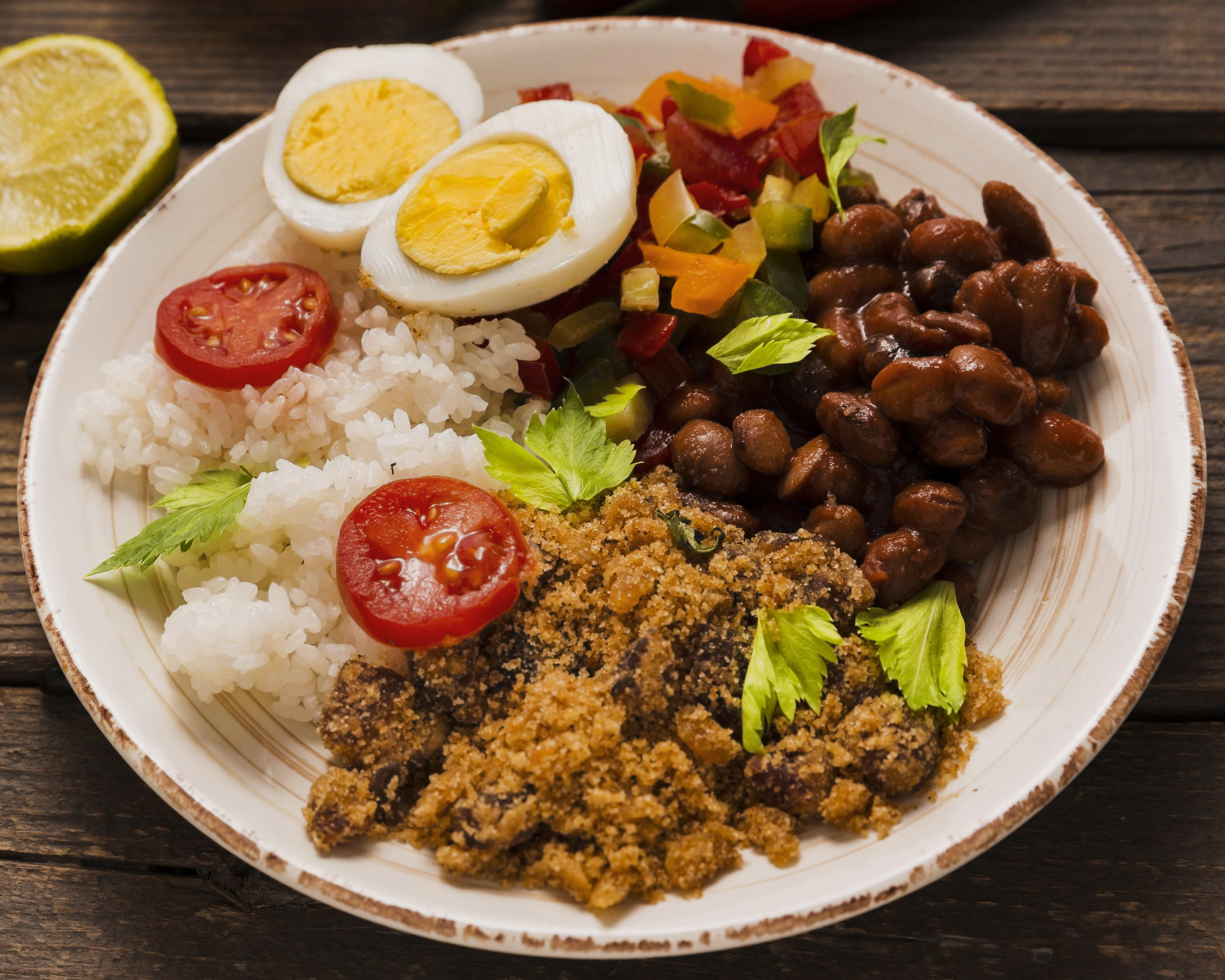 composicao-de-comida-brasileira-deliciosa-de-alto-angulo.jpg