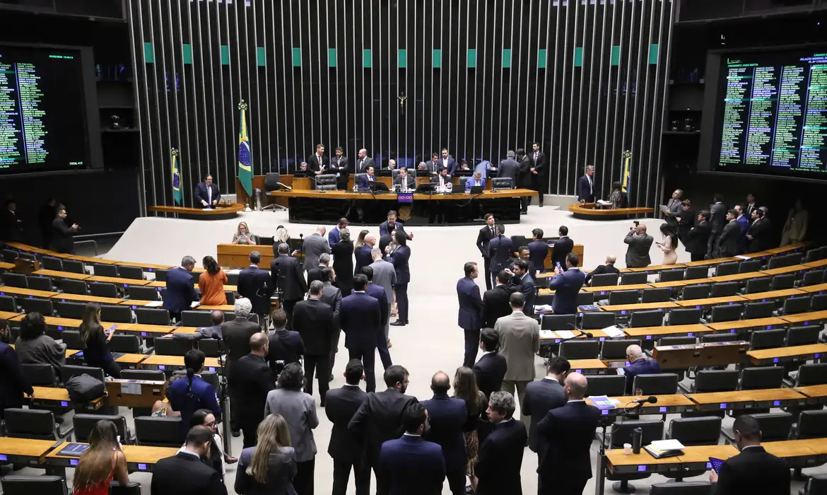 camara_dos_deputados_votacao.webp
