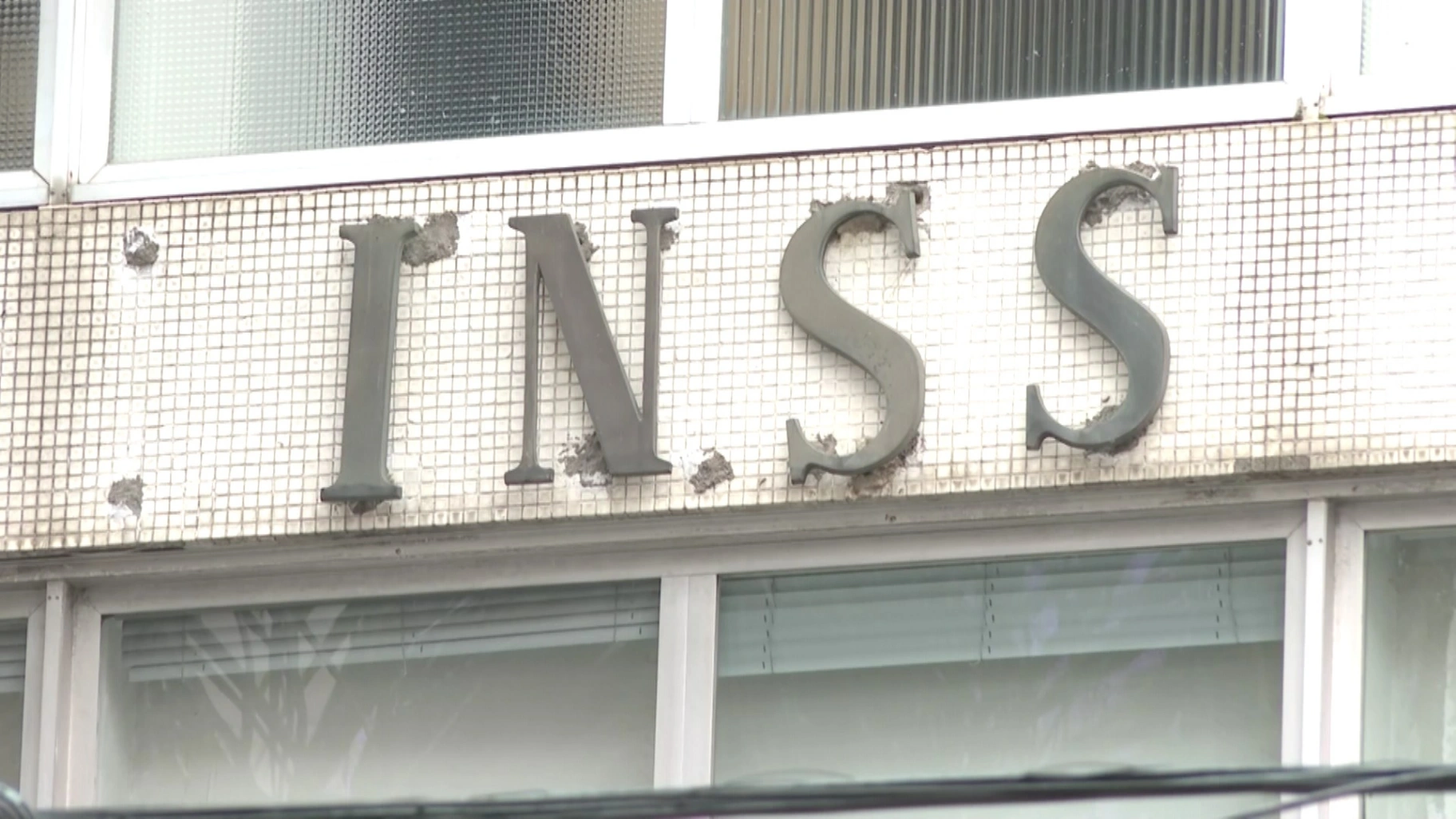 INSS ENVIA MENSAGEM SOBRE VOTO E PROVA DE VIDA A BENEFICIÁRIOS.