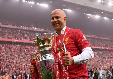 ArneSlot-Demissao-Liverpool.jpg